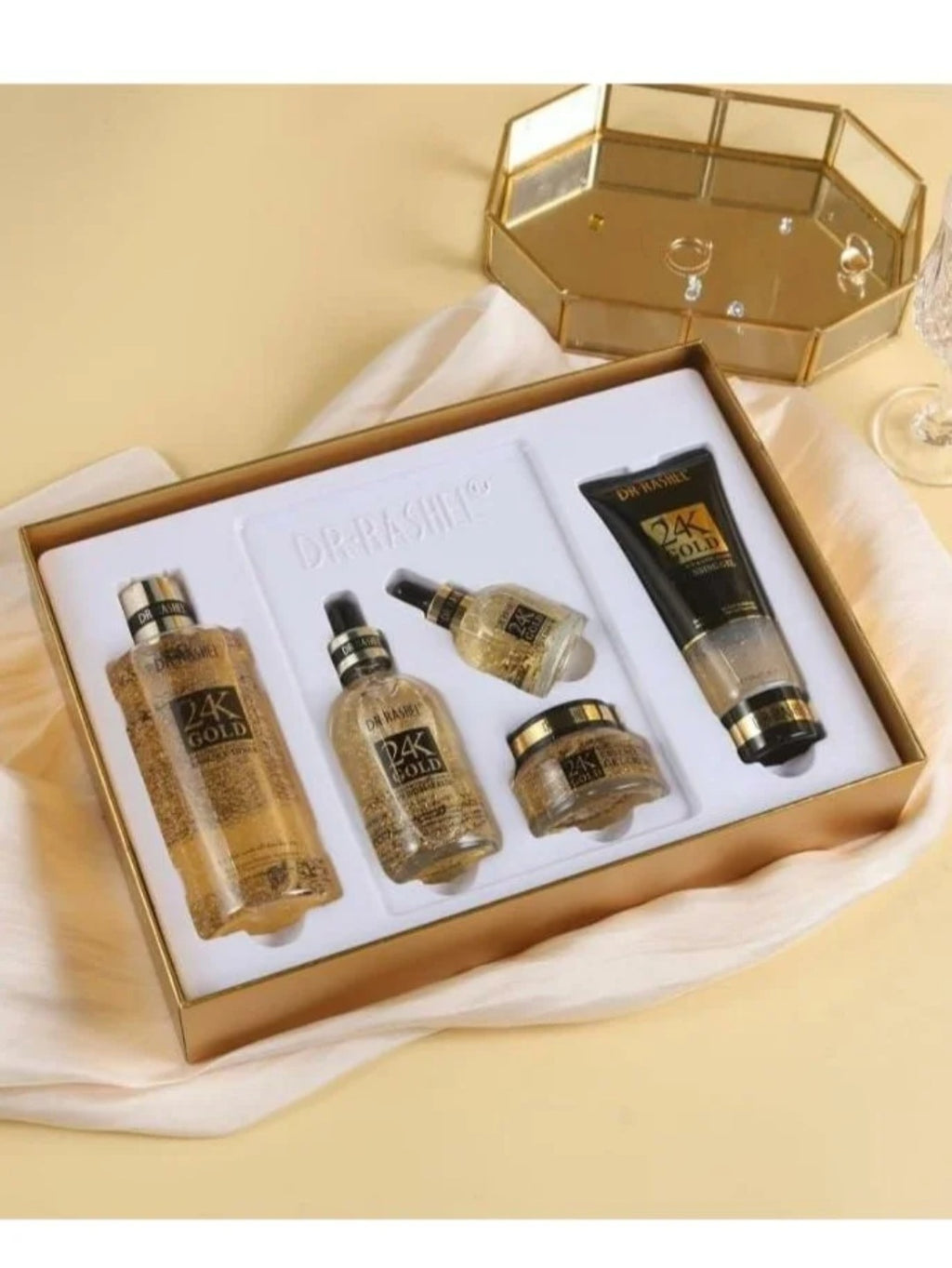 مجموعة العناية بالبشرة إشراقة ومقاومة علامات التقدم في العمر بالذهب عيار 24 قيراط من 5 قطع